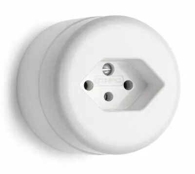 Prise suisse type 13 en saillie en Duroplast