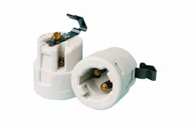 Douille porcelaine pour lampe B22d, 250V 2A T220�C, connexions par bornes � vis avec �querre � ressort et borne de terre (140541
