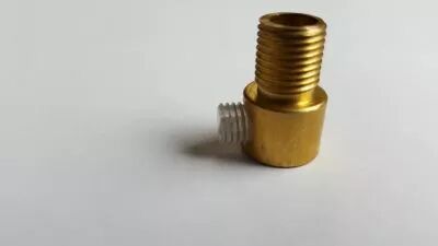 Serre-c�ble ext. avec raccord filet� m�le M 10x1 10mm,  laitonn�, pour c�ble plat ou rond H03/H5VV-F, avec vis d'arr�t transpare