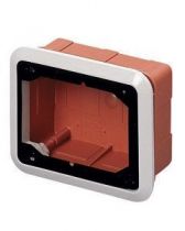 Boîte avec encadrement pour encastrement de socles de prises fixes horizontales - sbf -ip44