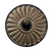 Bouton poussoir Dimbler en porcelaine noire avec d&ocirc;me charlotte bronze ancien et manette laiton vieilli