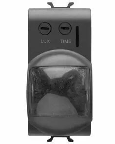 D�tecteur de mouvement infrarouges - 230v ac 50/60hz - 1no 3a(ac1)/2a (ac15) 250v ac - 1 module - noir - chorus