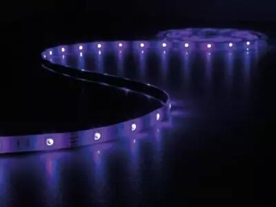 ENSEMBLE DE FLEXIBLE LED PILOT� PAR MUSIQUE, CONTR�LEUR ET ALIMENTATION - RVB - 150 LED - 5 m - 12 VCC