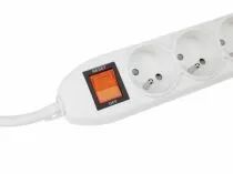 Multiprise &Agrave; 6 Prises Avec Interrupteur & Protection Contre Les Surcharges - Blanc (EWS6W)