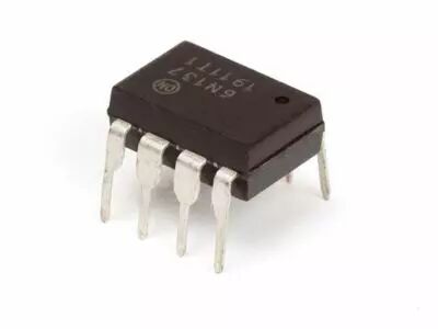 Opto-coupleur a sortie transistor vdc=2500v (6N137)