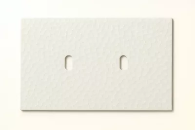 Plaque de finition double en laiton blanc martel� pour m�canismes � leviers - Font Barcelona 5.1, BRIDGE