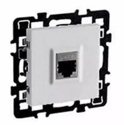 Prise rj 45 cat 6 stp grade 3 (multim�dia) multi-services + enjoliveur + cache peinture