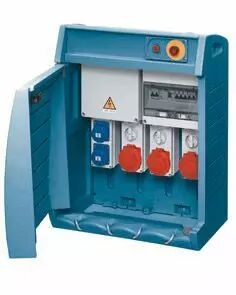 Q-box 4-80 avec bornier d\'alimentation - c�bl� - 2 prises 2p+t 16a + 1 prise 3p+t 16a + 1 prise 3p+n+t 16a + 1 prise 3p+n+t 32a 