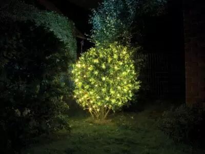 Smart Netlight LED - 1,2 x 1,2 m - 60 lampes blanc chaud - fil vert - modulateur - piles non fournies (SML-LED-1.2X1.2-UW)
